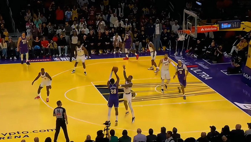 开场就对轰！湖人快船开场一分钟时间对轰10分 快船邓恩成奇兵