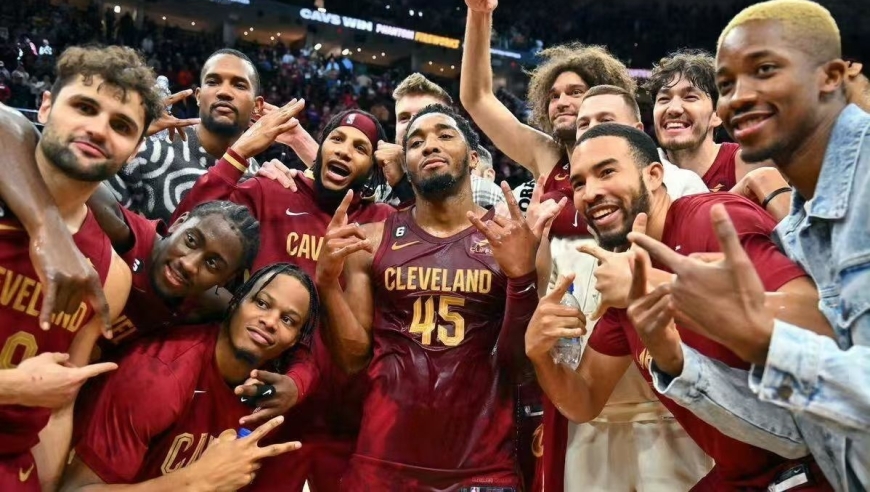 爆砍48+4，造17分大逆转！米切尔拒绝爆冷，45：26末节大翻盘