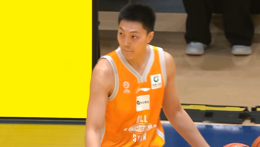 三分大赛预赛：胡明轩拿到21分 最后的花球竟压时间到最后一刻