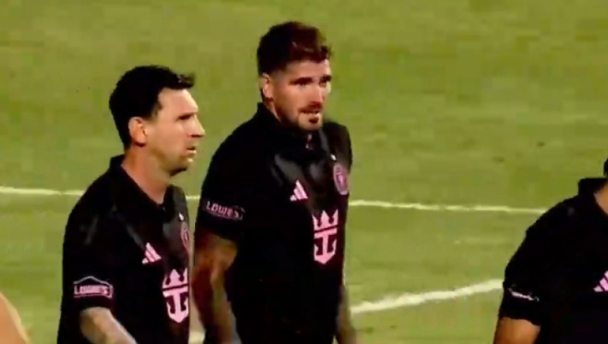 梅西点球破门！险1分钟两球，破门之后不庆祝，苏亚雷斯造点