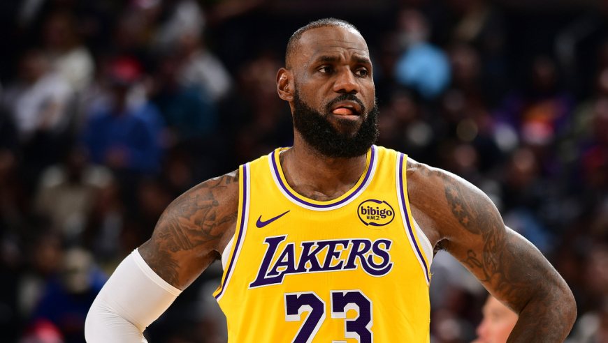 尽力局！25分钟轰23+6被迫打卡 41岁勒布朗0失误在场-18显悲凉