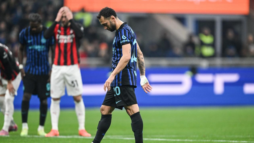 坐在替补席怀疑人生！恰尔汗奥卢失误致丢球+丢点，随后被换下