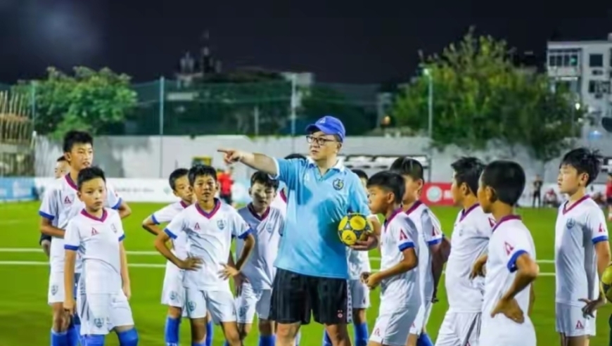 前国脚公开炮轰董路，称其只会招摇撞骗、造谣，只会拿孩子赚黑心钱