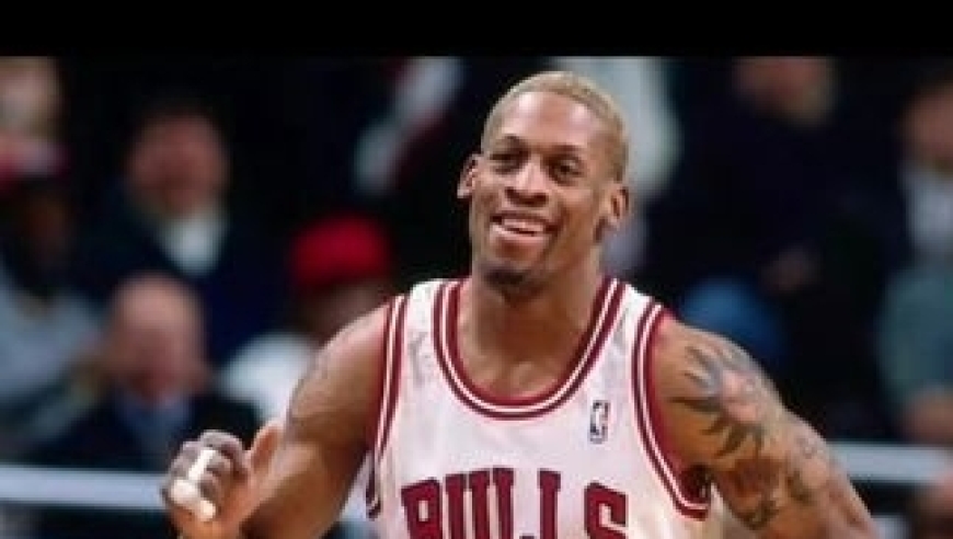 体坛记忆｜罗德曼刚脱下来的衣服能卖多少钱？前妻卖其球衣用来供女儿上学