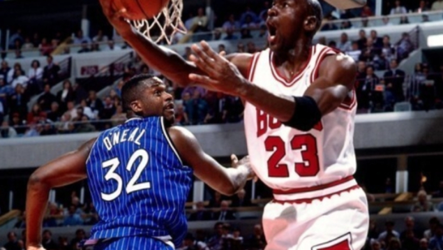 巅峰乔丹遇到新秀奥尼尔，轰下64分6篮板5抢断，奥尼尔什么表现？