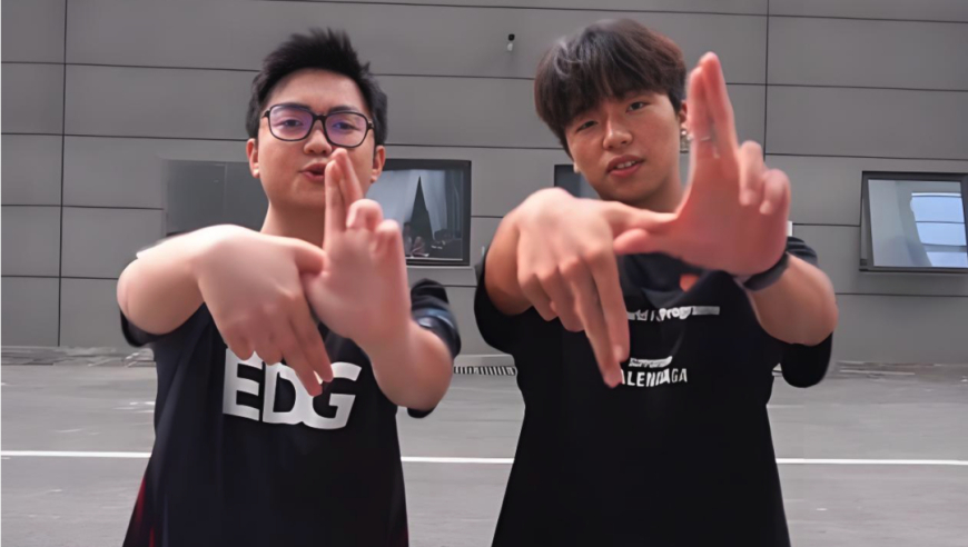 &ldquo;以下范上&rdquo;再次爆火！U23国足也在用，还有哪些电竞选手庆祝名场面