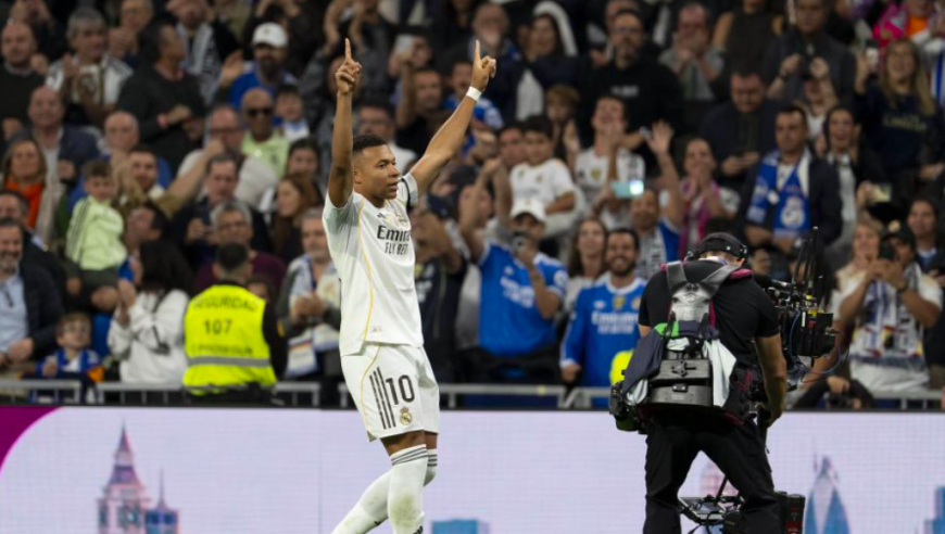 4-0！神锋杂耍破门+双响 11轮狂轰13球 14亿豪门6连胜7分领跑