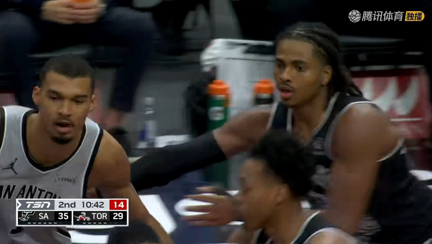 篮下谁也别想进来！文班亚马镇守篮下伺机而动送谢德排球大帽