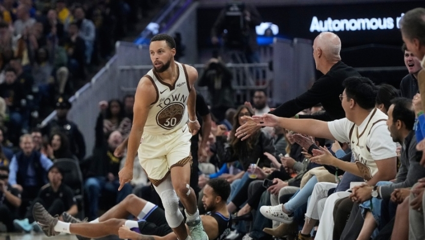 勇士最多领先26分大胜止连败：库里31+6三分引领4人15+ 全队19三分