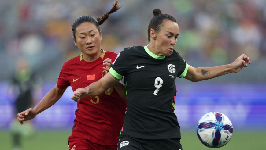 中国女足再丢球！门将被澳洲球员过掉打空门，门线解围失败