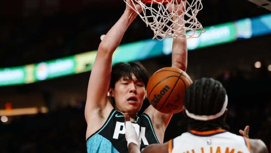 杨瀚森三数据创新高，布克三节打卡19+6+5+3，太阳17分大胜开拓者