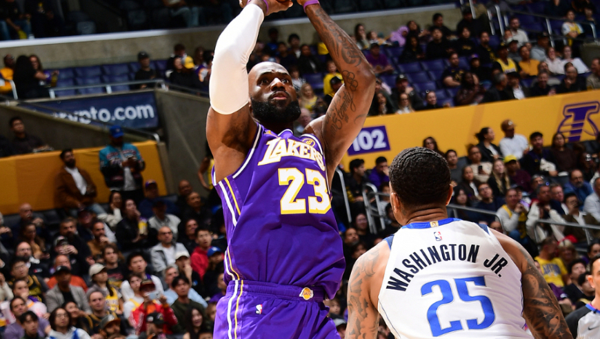 数据帝：28+10+12！詹姆斯成历史第一人 2米18中锋缔造队史纪录