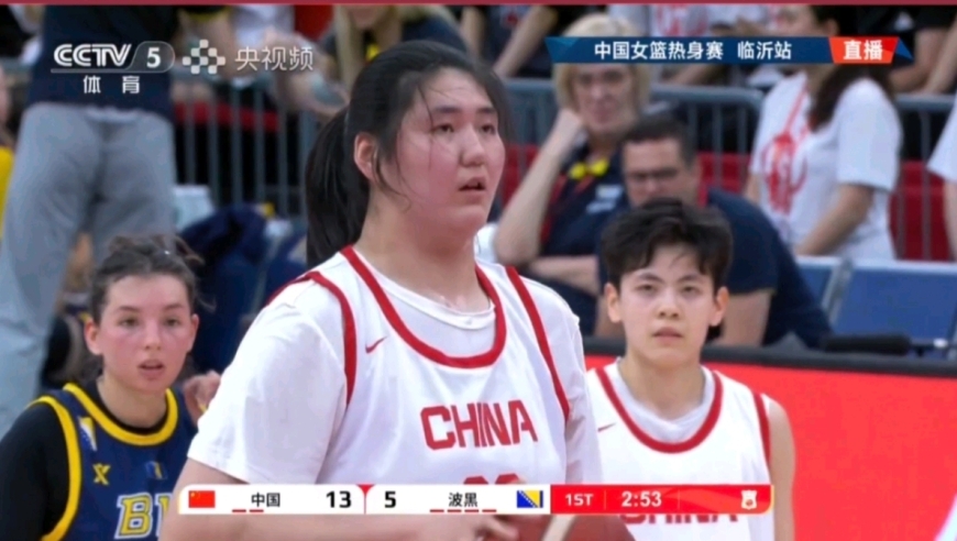 女版“鲨鱼”来了！张子宇制霸篮下 其连续篮下拿分打懵波黑