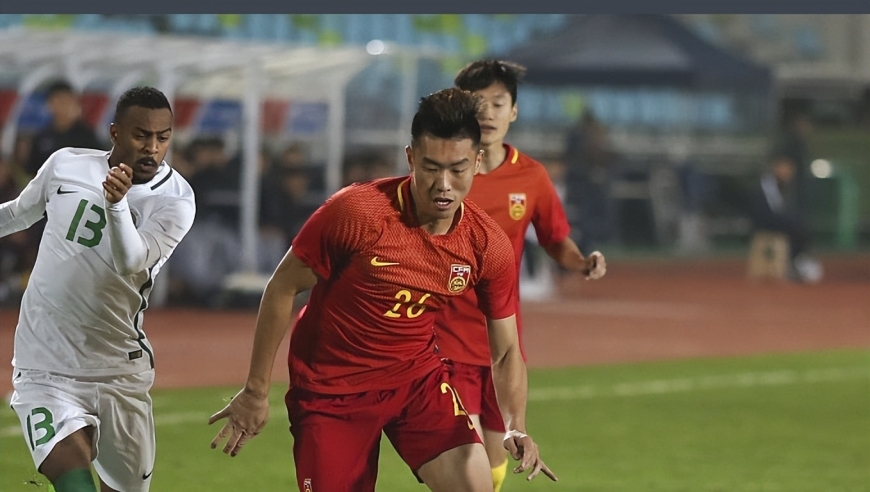 可惜：中国男足30岁名将参加苏超，曾被称为“白斩鸡”，如今委身业余赛场