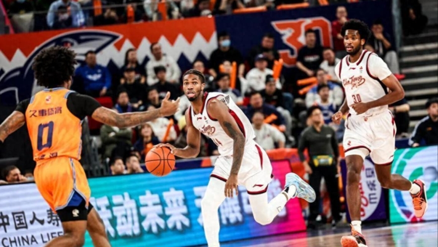 拿600万，全场19分钟怒砍0分，成为浙江队毒瘤，球迷：软如面条