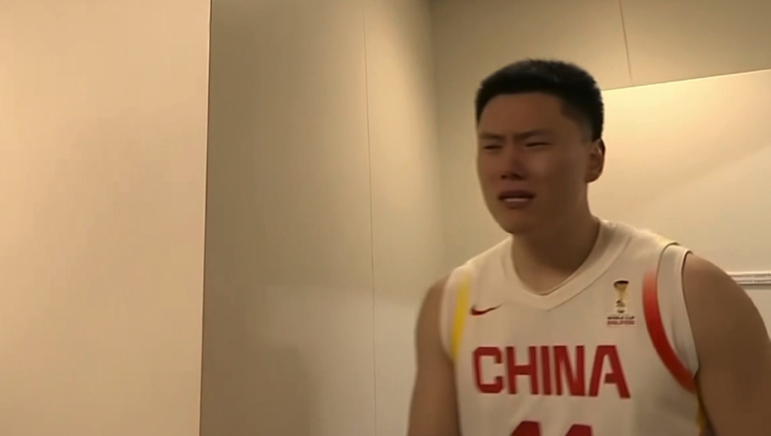 逆转日本赛后更衣室众将：李弘权落泪胡金秋静坐，赵睿兴奋郭振明乐了