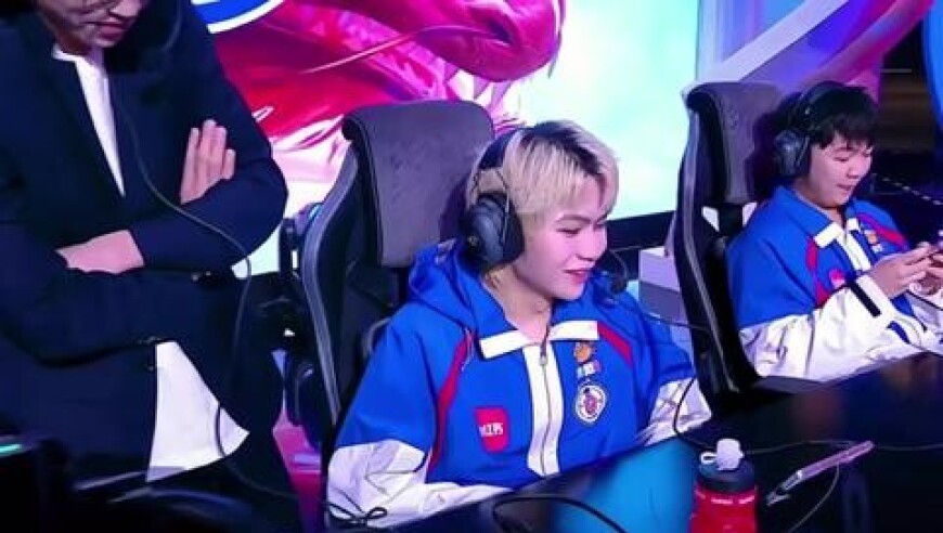 九尾时隔1085天和冰尘相见，LGD首战不敌WE冰尘轮换