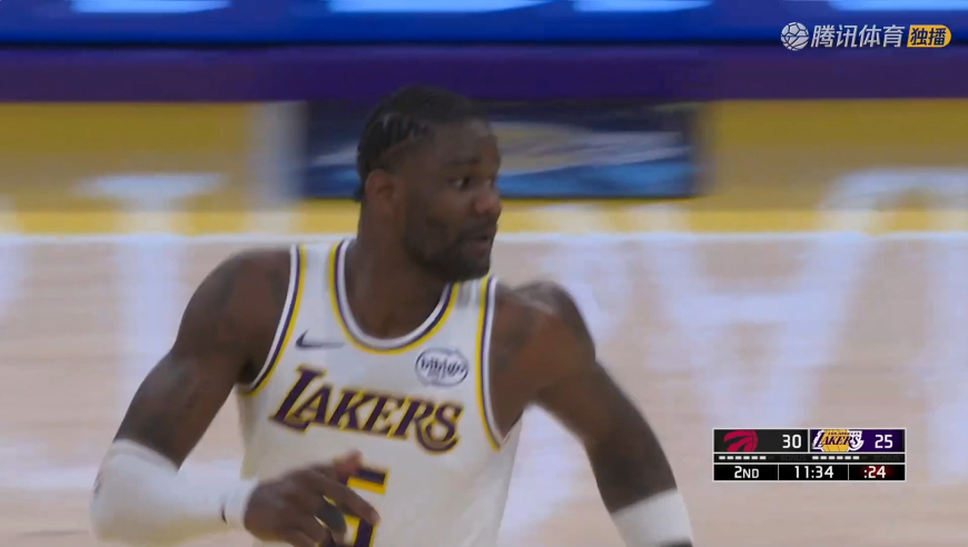 开启反击！詹姆斯率领湖人打了猛龙一波9比0 斯玛特传神奇空接
