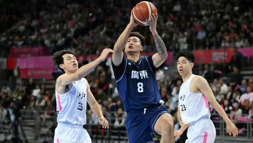 36分大胜，广东男篮夺得金牌！杜锋振臂高呼，吴前14中1成卧底