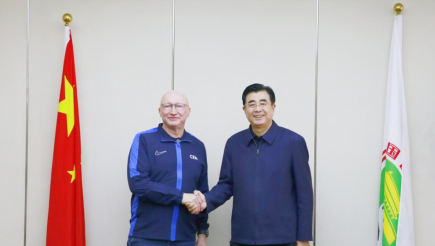 中国足协再度聘任范普维尔德担任技术总监