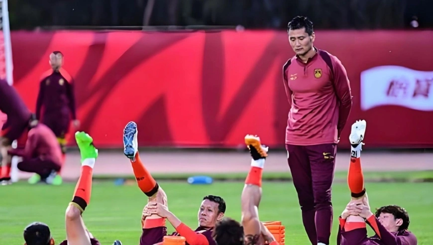 董路：邵佳一也没法带国足进世界杯，但不是他不行，而是球员不行