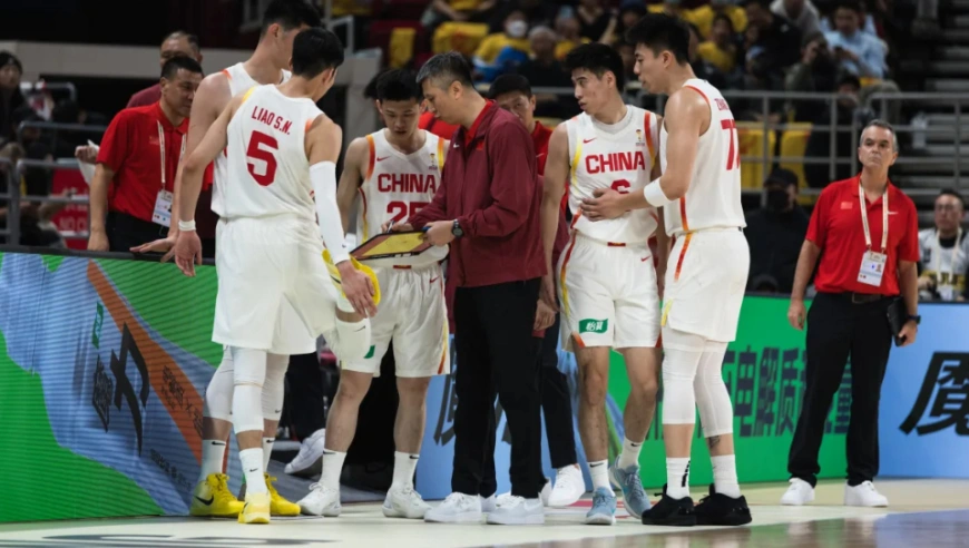 一战跌落神坛！郭士强2招让男篮下滑 赴美学了啥？