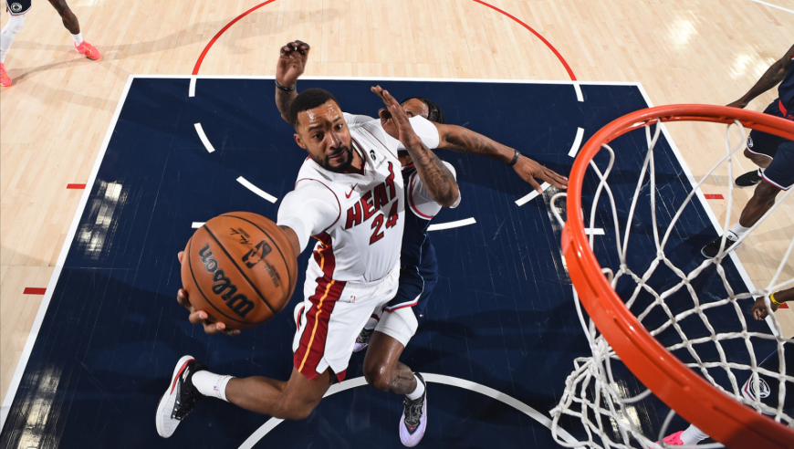 离谱到夸张！热火第三节五分钟轰出23-5超强攻击波碾压快船