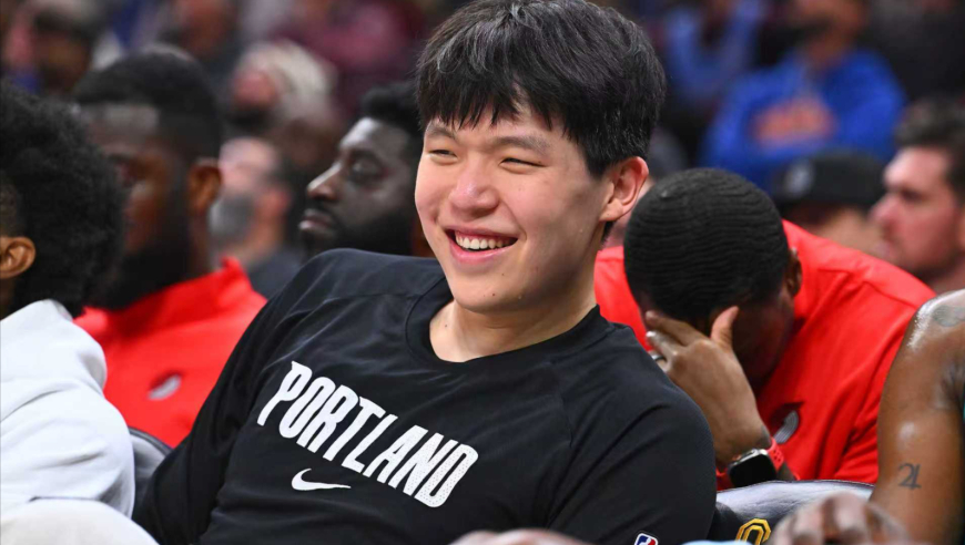 终于回来了！杨瀚森重获机会上场补篮拿到首分 随后梦幻脚步造杀伤