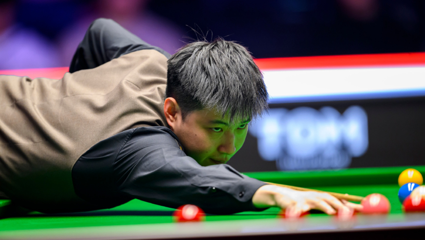 第8局单杆67分一杆制胜 赵心童6-2横扫加里威尔逊 晋级大师赛8强