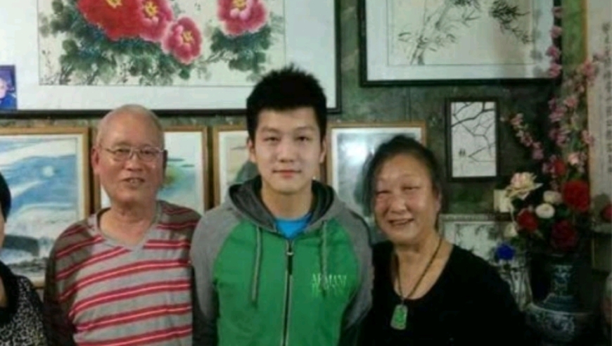 低调做好事！曝樊振东向湖南老家捐款100万修路，1年已捐150万