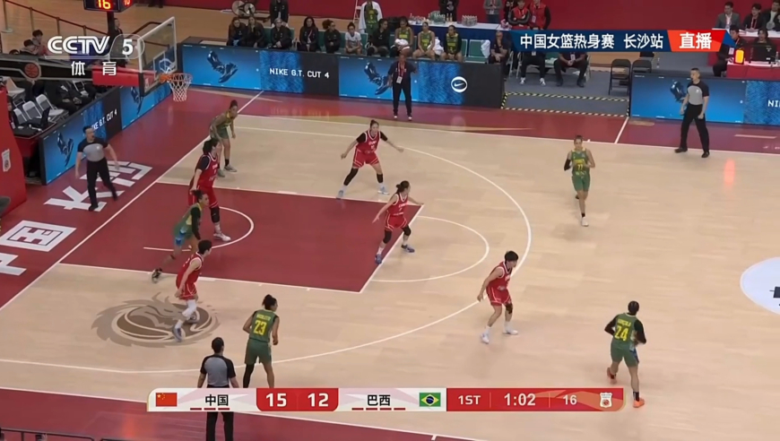 张子宇2分放进王思雨反击连砍7分 女篮连轰9-0现场响起库里之歌