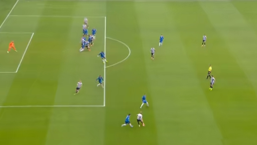 英超抽象瞬间！VAR坏了，耽误三分钟手动划线确认进球有效