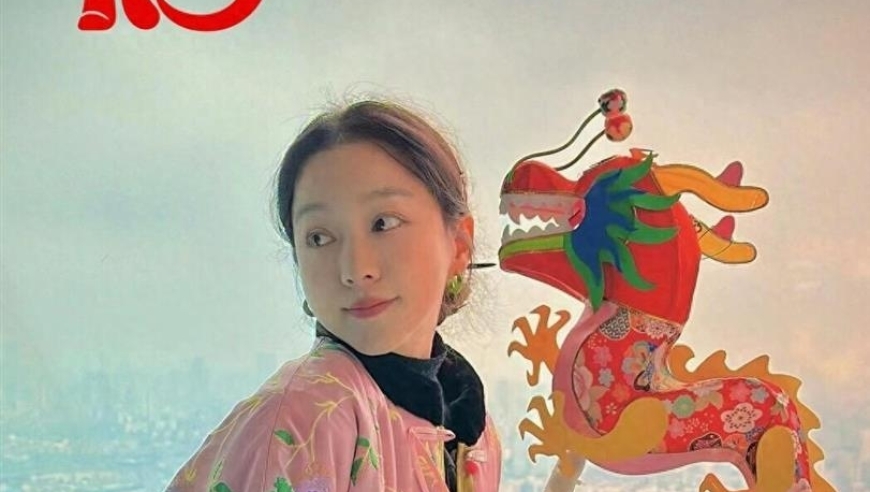 马龙妻子夏露大年初一晒美照，穿粉色中式服，俩儿子帅成小明星