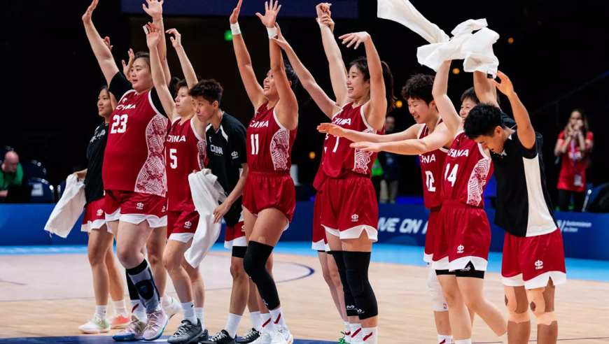 中国女篮81-69美国，当《歌唱祖国》再次响起，我们是冠军！