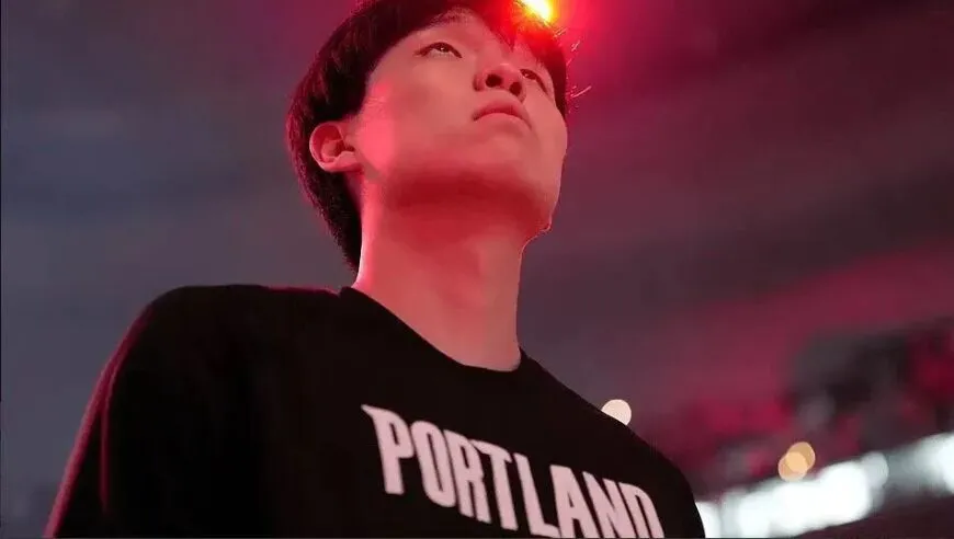 杨瀚森，连续4场被DNP！他确实打不了这比赛！