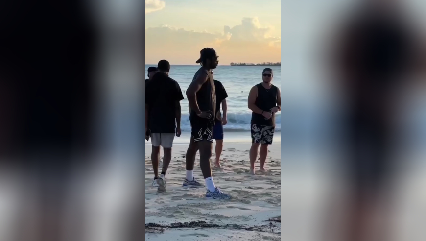 迎着海风奔跑 希尔德海边训练
