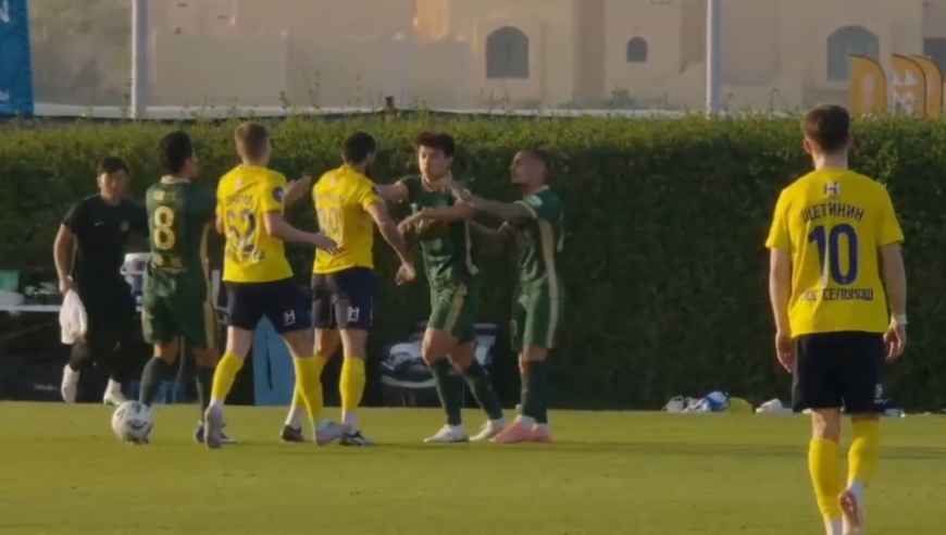 浙江队热身赛爆发激烈冲突！23分钟便腰斩，U23国足队长遭对手袭击