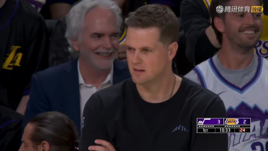 首战滑铁卢？詹姆斯东契奇双双失误 爵士开局火力全开狂轰11-2