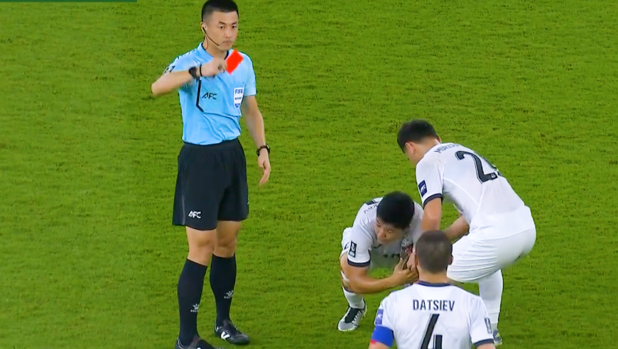 雷厉风行！傅明担任U23亚洲杯主裁判手起刀落，踩踏即直红手球即判点毫不留情