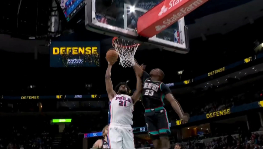 爆笑五大囧！恩比德整活自抛自扣不进直接躺倒在地 解说直接无语了