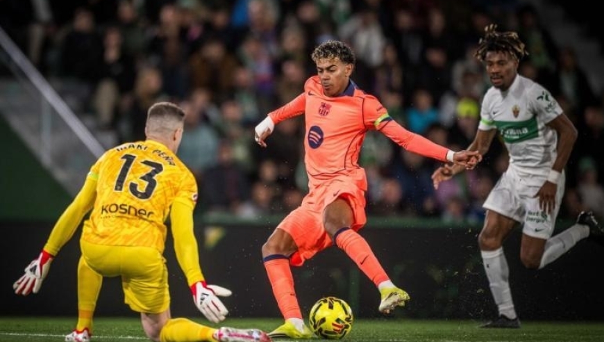 亚马尔独造2球追平姆巴佩神迹，巴萨3-1升班马，豪取交手11连胜