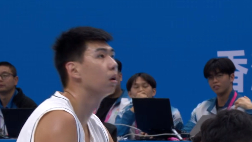 被隔扣！罚球4中1，被郑永刚弃用，广东队2米26中锋被高估了？