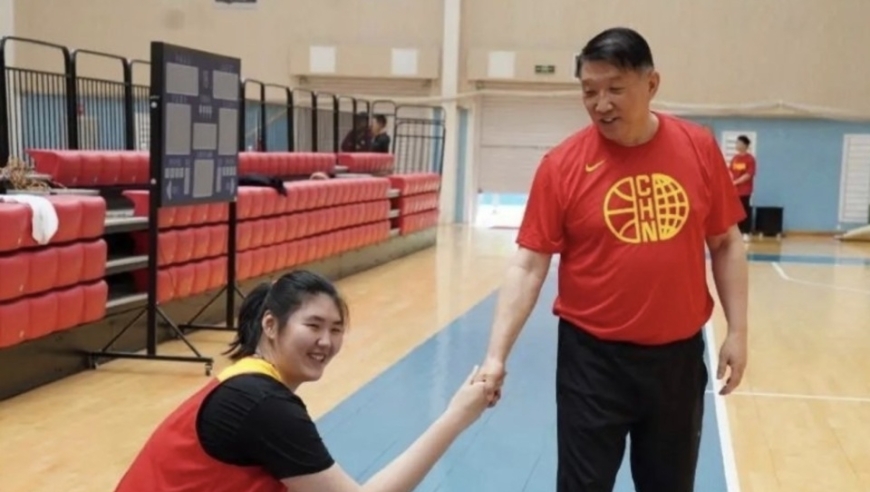 48岁王治郅出山，李梦为何被踢出大名单？若女篮输球请不要责怪宫鲁鸣！