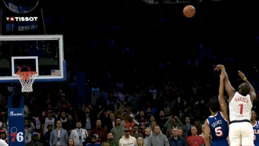 太冤了！多角度回看哈登绝杀打铁 对方犯规太明显 登哥赛后仍不满