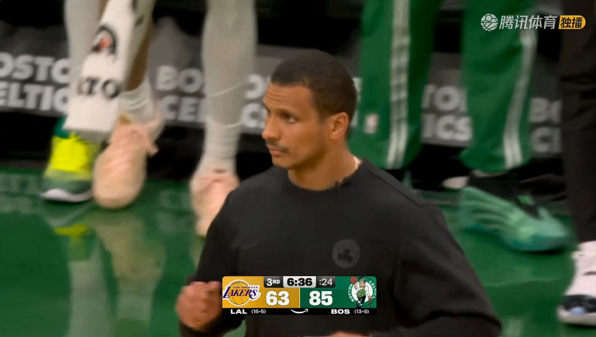 紧急暂停！绿军传球失误 湖人连续打进迫使对手暂停