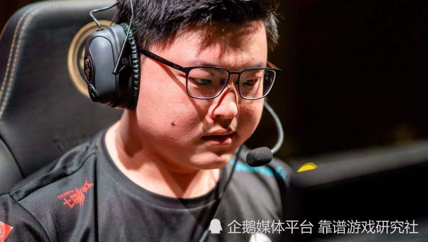 LOL：Tabe教练谈理想阵容，下路必须是Uzi和小明，上单给到了Bin