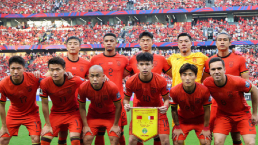 国足东亚杯名单曝光！1位老门将带俩新人！蒯纪闻入选，郑智不随队