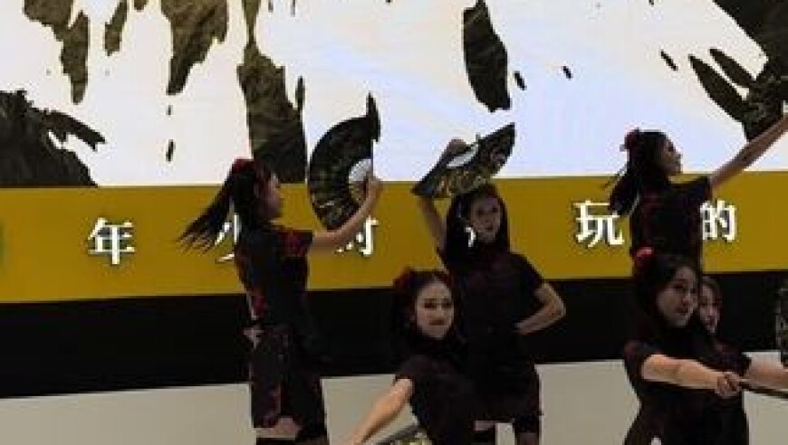 ChinaJoy展会游戏公司展台太Hi了，热歌热舞