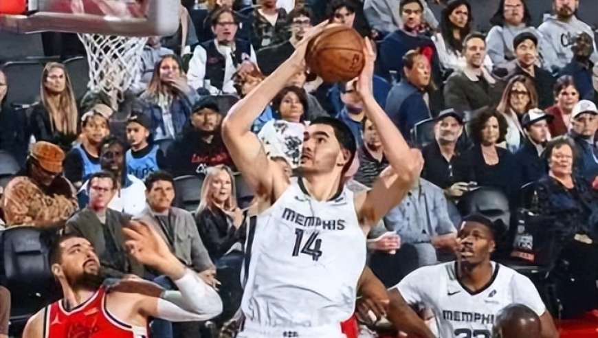 卡登合砍62分燃尽！难耐两人打一队，周志豪轰21板3帽完爆祖巴茨