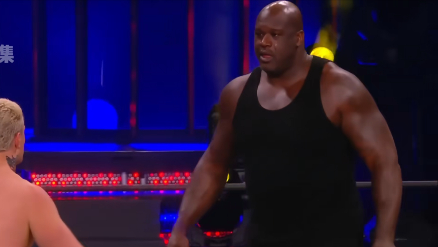 体坛记忆｜奥尼尔参加摔角比赛，惨被砸穿两张桌子！